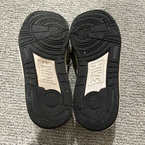 Nike  shoes - Picture 3 of 3